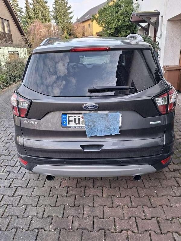 Gebraucht Ford Kuga Titanium 150 PS (110 kW) 2017 Braun SUV