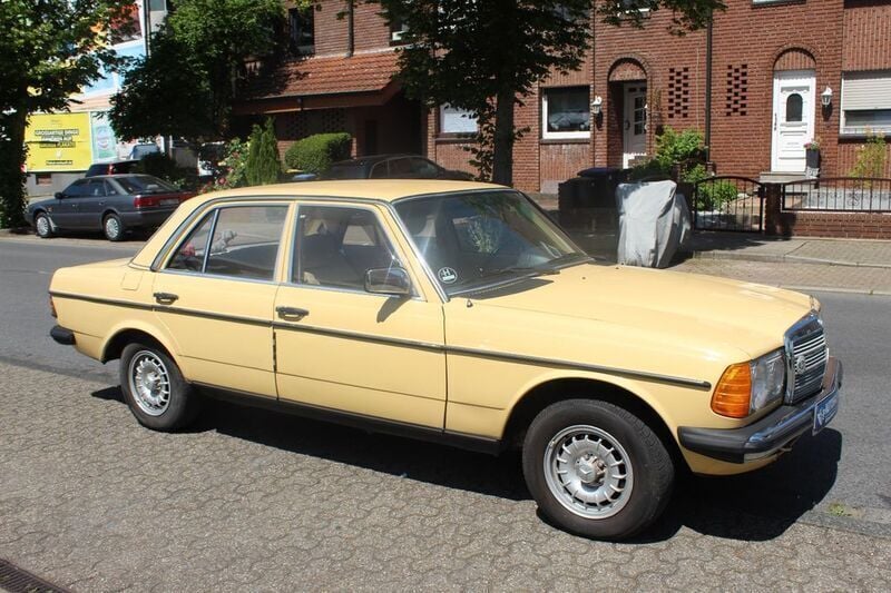 Gebraucht Mercedes 200 60 PS (44 kW) 1983 Gelb Limousine