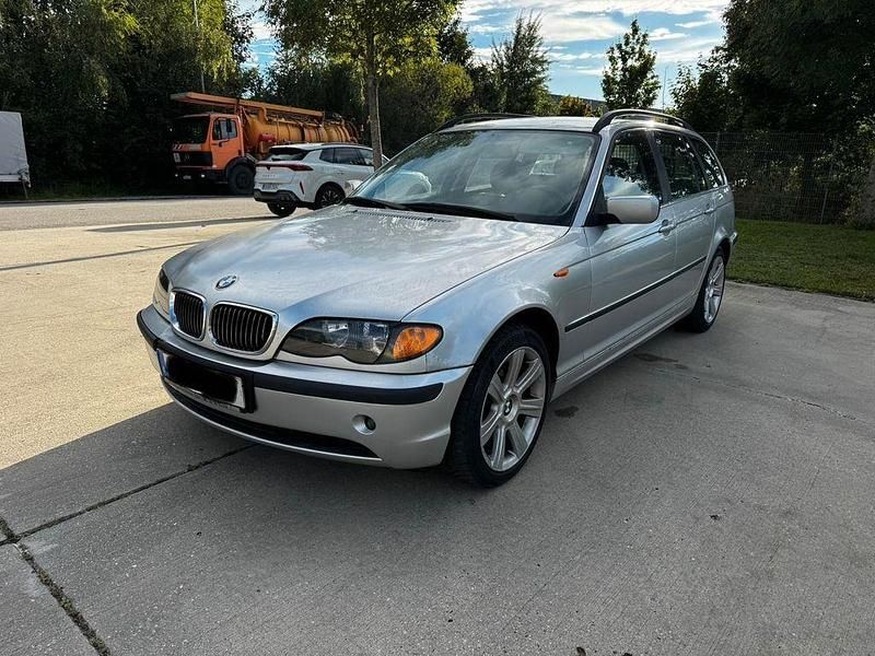 Silber Gebraucht 2002 BMW 330 Kombi | 1.999 € (Fairer Preis) - Bild 1/4