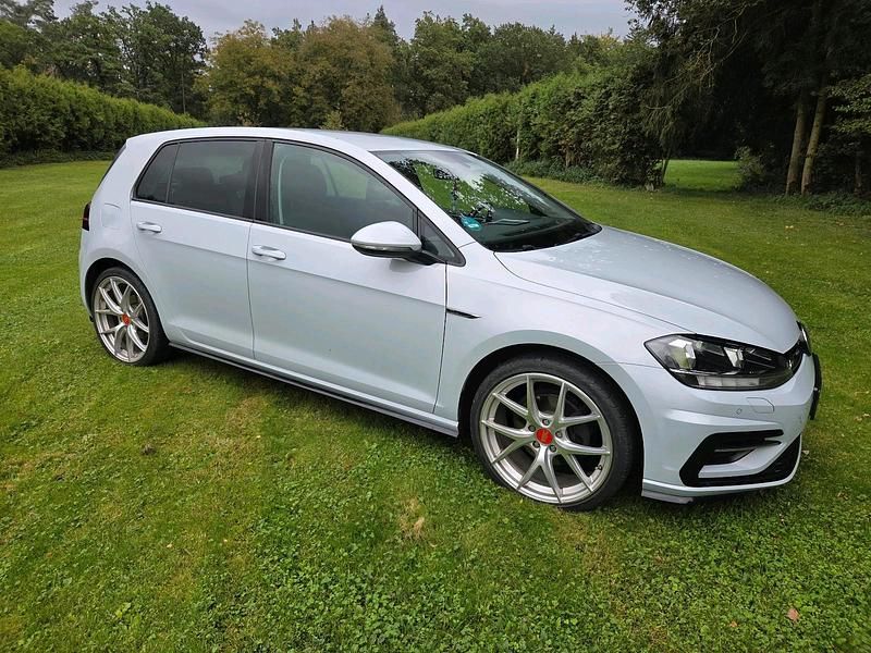 Weiß Gebraucht 2017 VW Golf VII R-line Kleinwagen | 15.500 € (Fairer Preis) - Bild 1/4