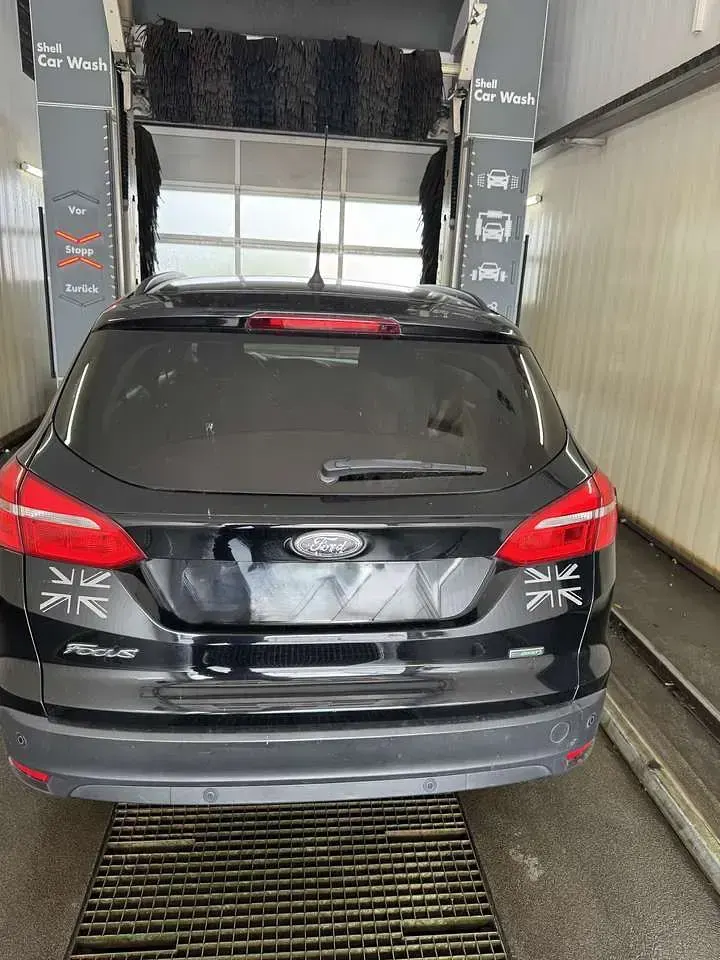 Gebraucht Ford Focus Business Edition 125 PS (91 kW) 2016 Schwarz Kombi