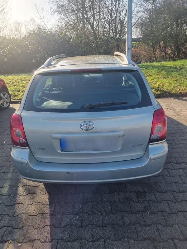 Gebraucht Toyota Avensis 128 PS (94 kW) 2007 Silber Kombi