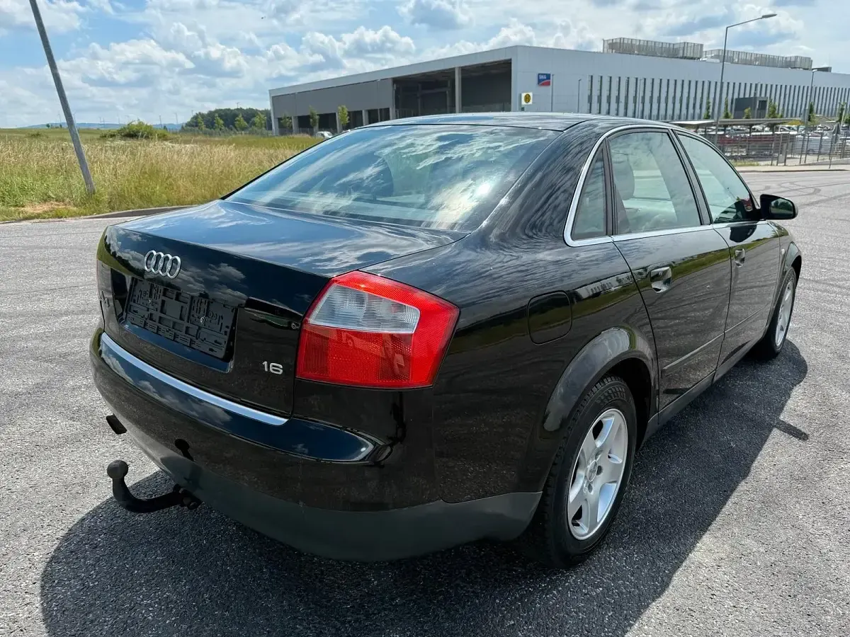 Gebraucht Audi A4 102 PS (75 kW) 2003 Schwarz Limousine