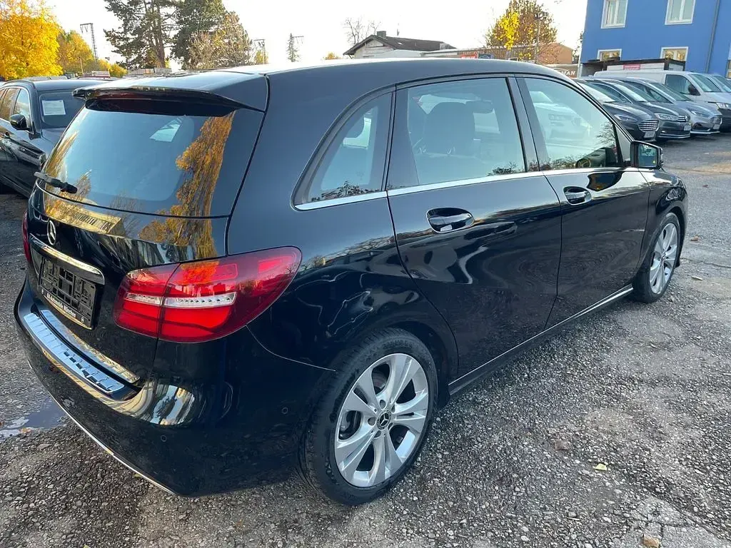 Gebraucht Mercedes B200 Edition 136 PS (100 kW) 2018 Schwarz Kleinwagen