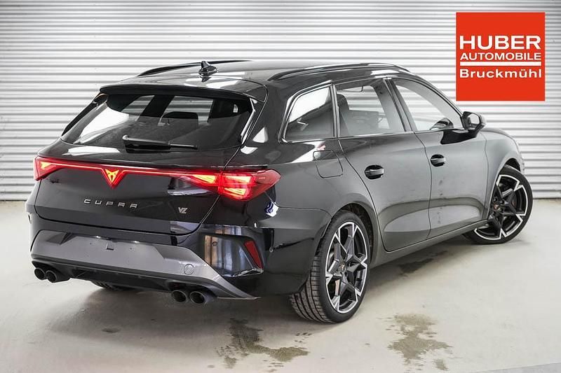 Gebraucht Cupra Leon VZ 333 PS (244 kW) 2025 Midnight black metallic (0e) Kombi