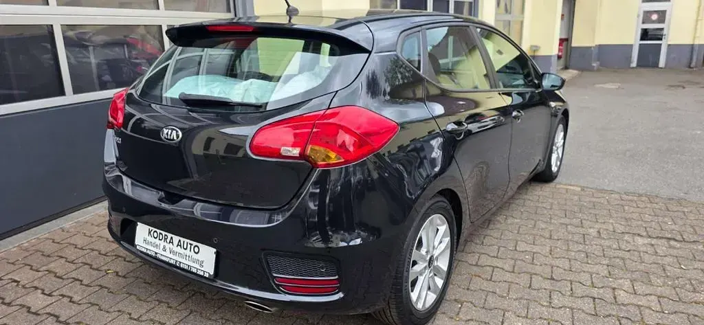 Gebraucht Kia Ceed Edition 7 101 PS (74 kW) 2016 (1k) zilinaschwarz met. Kleinwagen