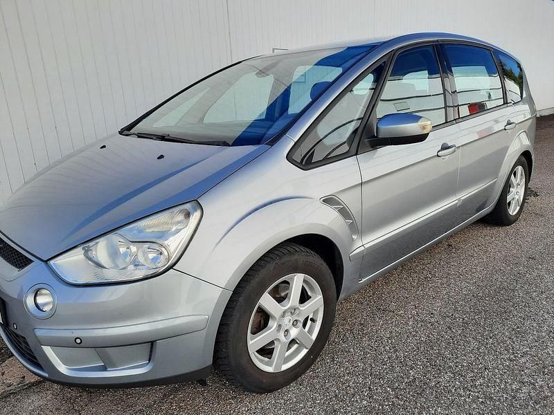Grau Gebraucht 2008 Ford S-MAX Trend Van / Kleinbus | 3.550 € (Fairer Preis) - Bild 1/4