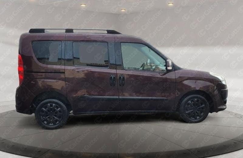 Rot Gebraucht 2010 Fiat Doblò Emotion Van / Kleinbus | 3.990 € (Fairer Preis) - Bild 1/4