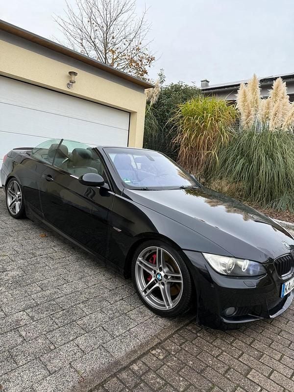 Schwarz Gebraucht 2007 BMW 330 Cabriolet Shadowline Cabrio | 11.800 € (Fairer Preis) - Bild 1/4