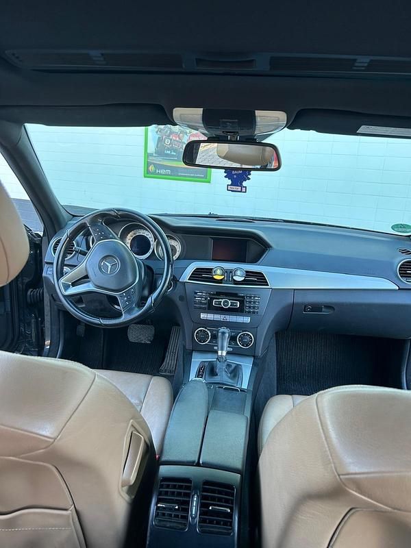 Gebraucht Mercedes C250 204 PS (150 kW) 2012 Schwarz Kombi