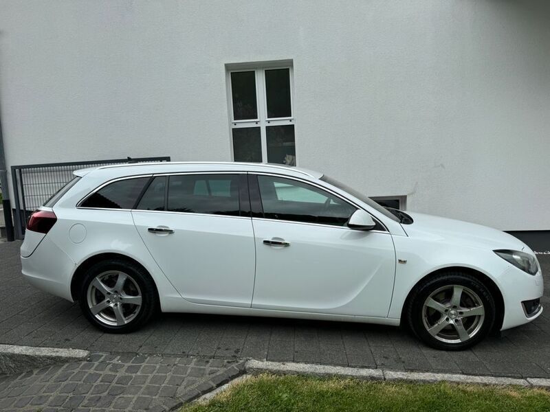 Weiß Gebraucht 2014 Opel Insignia Edition Kombi | 4.950 € (Fairer Preis) - Bild 1/4