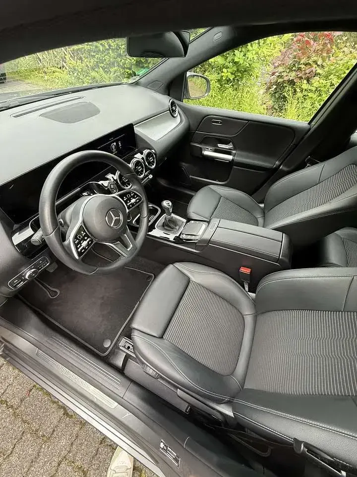 Gebraucht Mercedes B180 136 PS (100 kW) 2022 Grau Kleinwagen