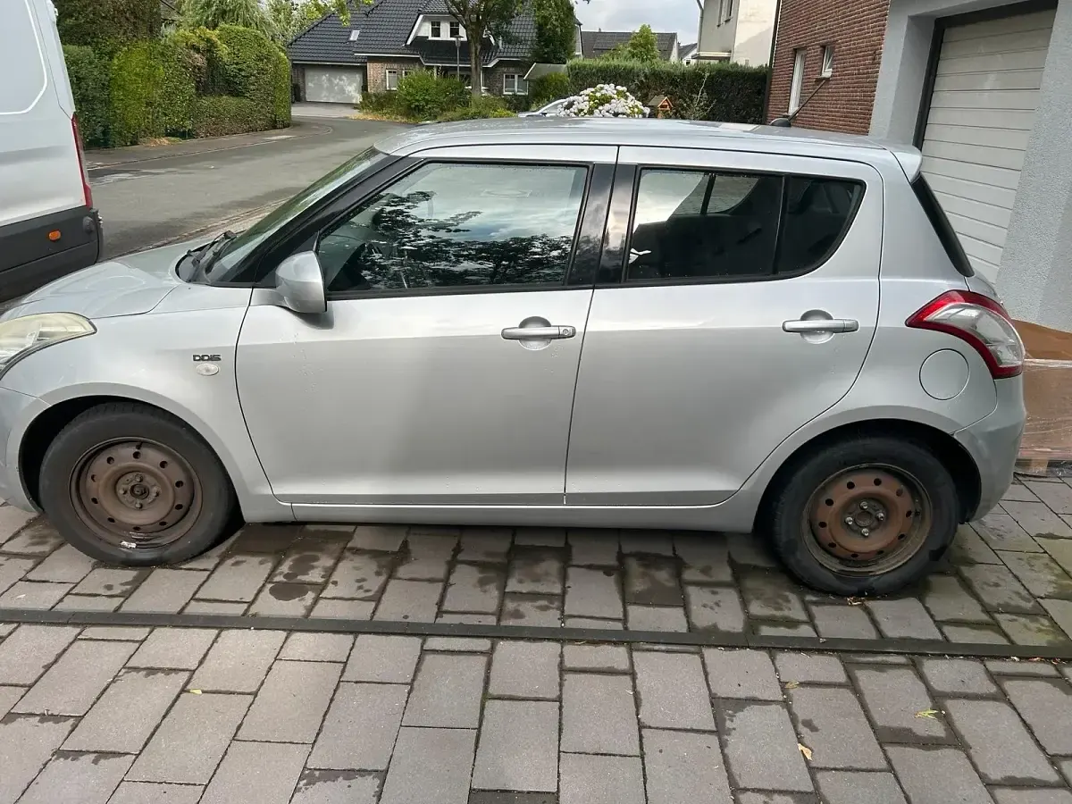 Gebraucht Suzuki Swift 75 PS (55 kW) 2013 Silber Kleinwagen
