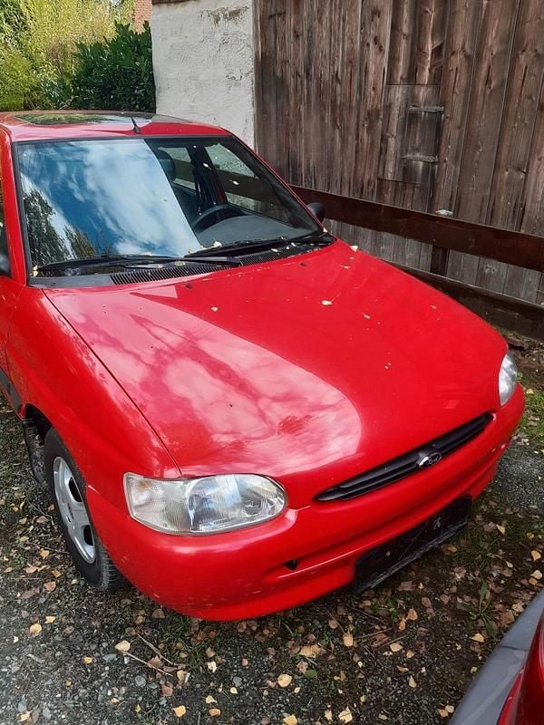 Rot Gebraucht 1996 Ford Escort Limousine | 800 € - Bild 1/4