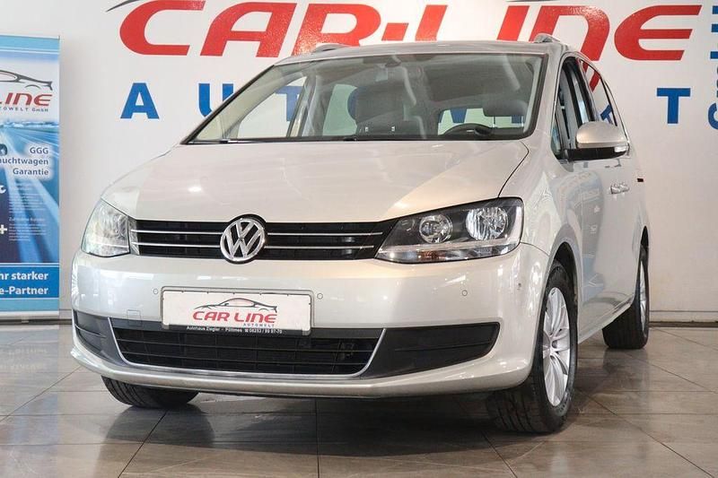 Silber Gebraucht 2012 VW Sharan Comfortline Van / Kleinbus | 14.888 € - Bild 1/4
