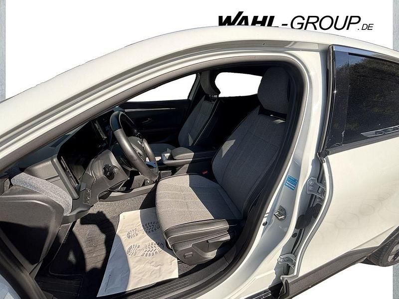 Używany Renault Megane E-Tech Techno 160 kW (218 KM) 2023 Biały Sedan/Limuzyna