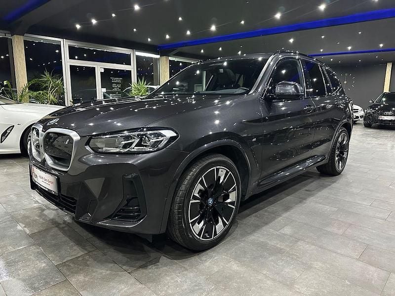 Sophistograu Gebraucht 2023 BMW iX3 Impressive SUV | 40.889 € (Guter Preis) - Bild 1/4