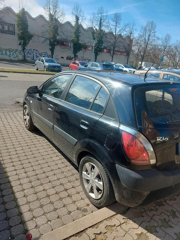 Second-hand Kia Rio 110 CP (80 kW) 2006 Negru Hatchback