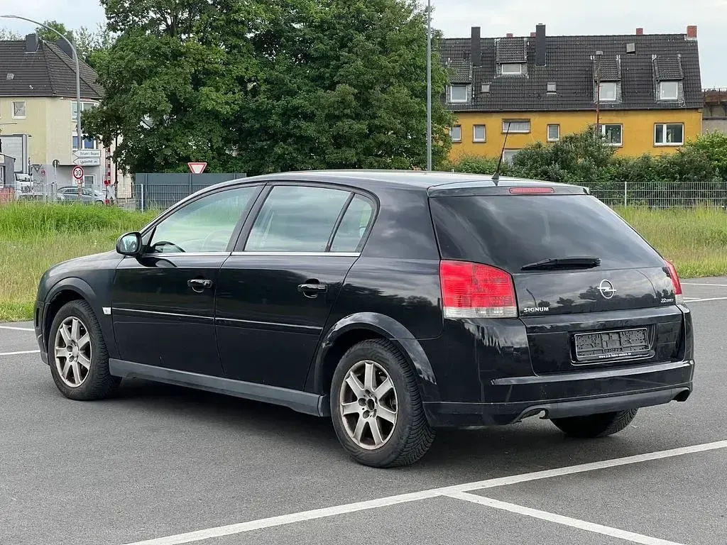 Gebraucht Opel Signum 155 PS (114 kW) 2004 Schwarz Kleinwagen