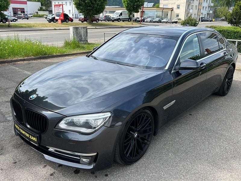 Grau Gebraucht 2013 BMW 750 Performance Limousine | 11.500 € (Fairer Preis) - Bild 1/4
