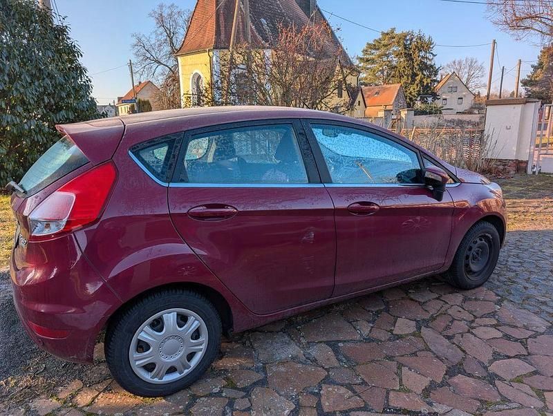 Violett Gebraucht 2014 Ford Fiesta Titanium Limousine | 5.200 € (Superpreis) - Bild 1/4