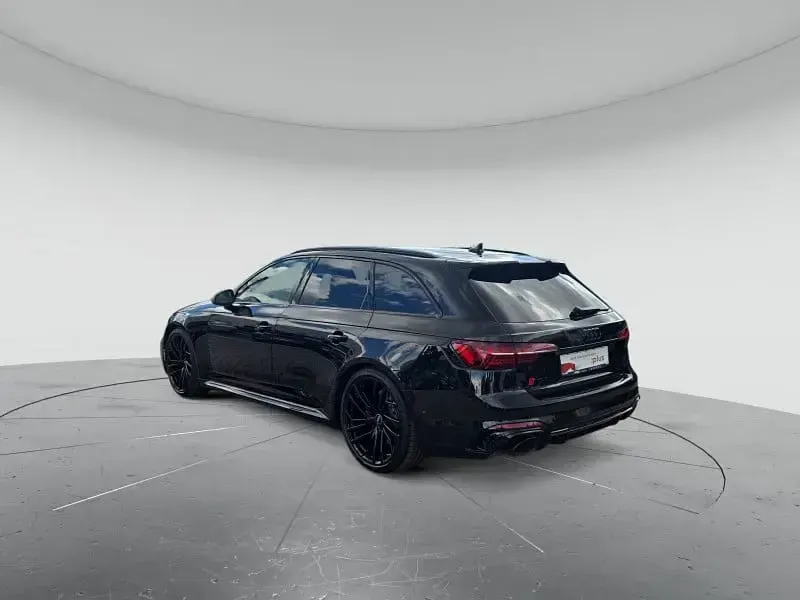 Gebraucht Audi RS4 Ambiente 450 PS (330 kW) 2023 Mythosschwarz metallic Kombi