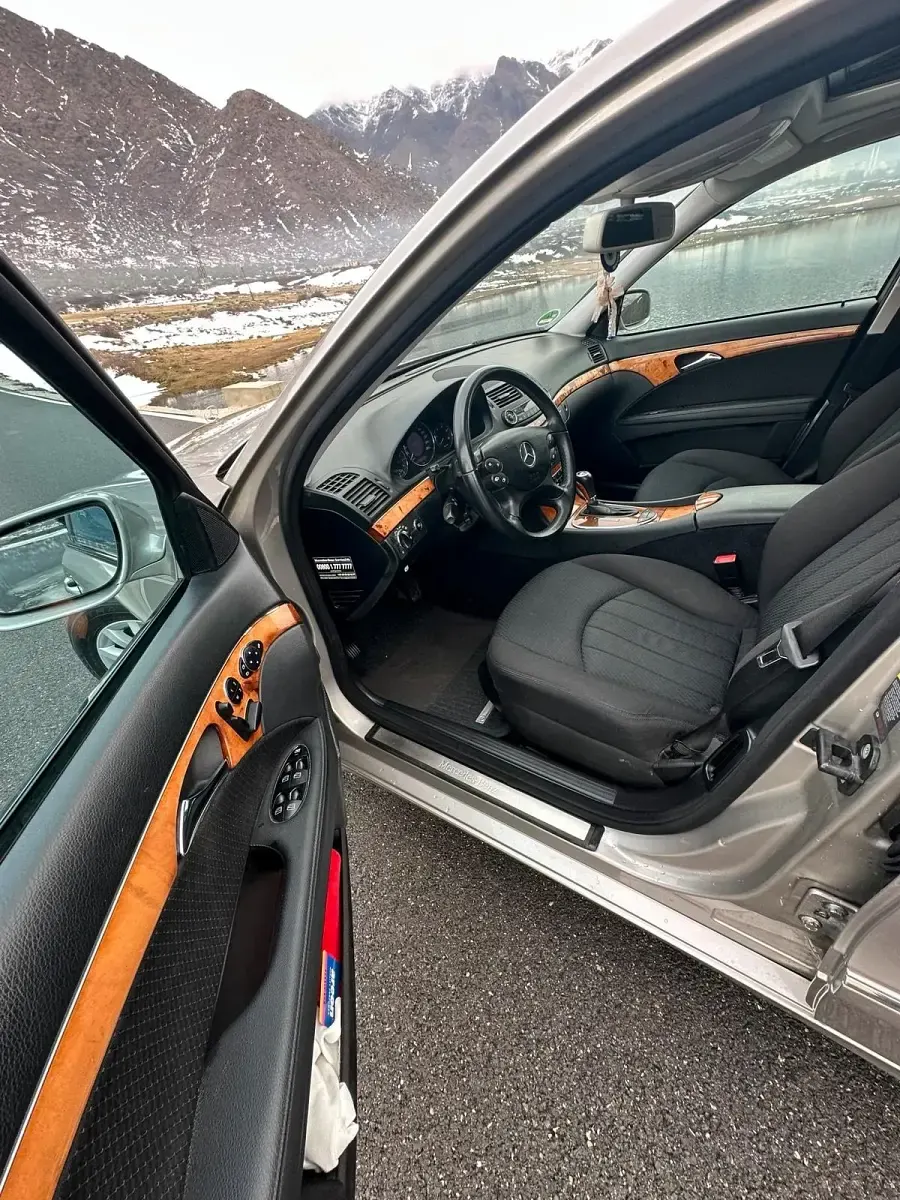 Gebraucht Mercedes E280 190 PS (139 kW) 2007 Grau Limousine