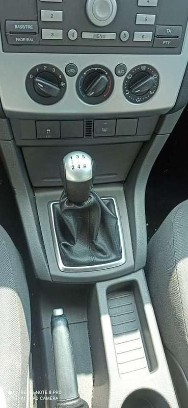 Gebraucht Ford Focus Ghia 101 PS (74 kW) 2005 Schwarz Limousine