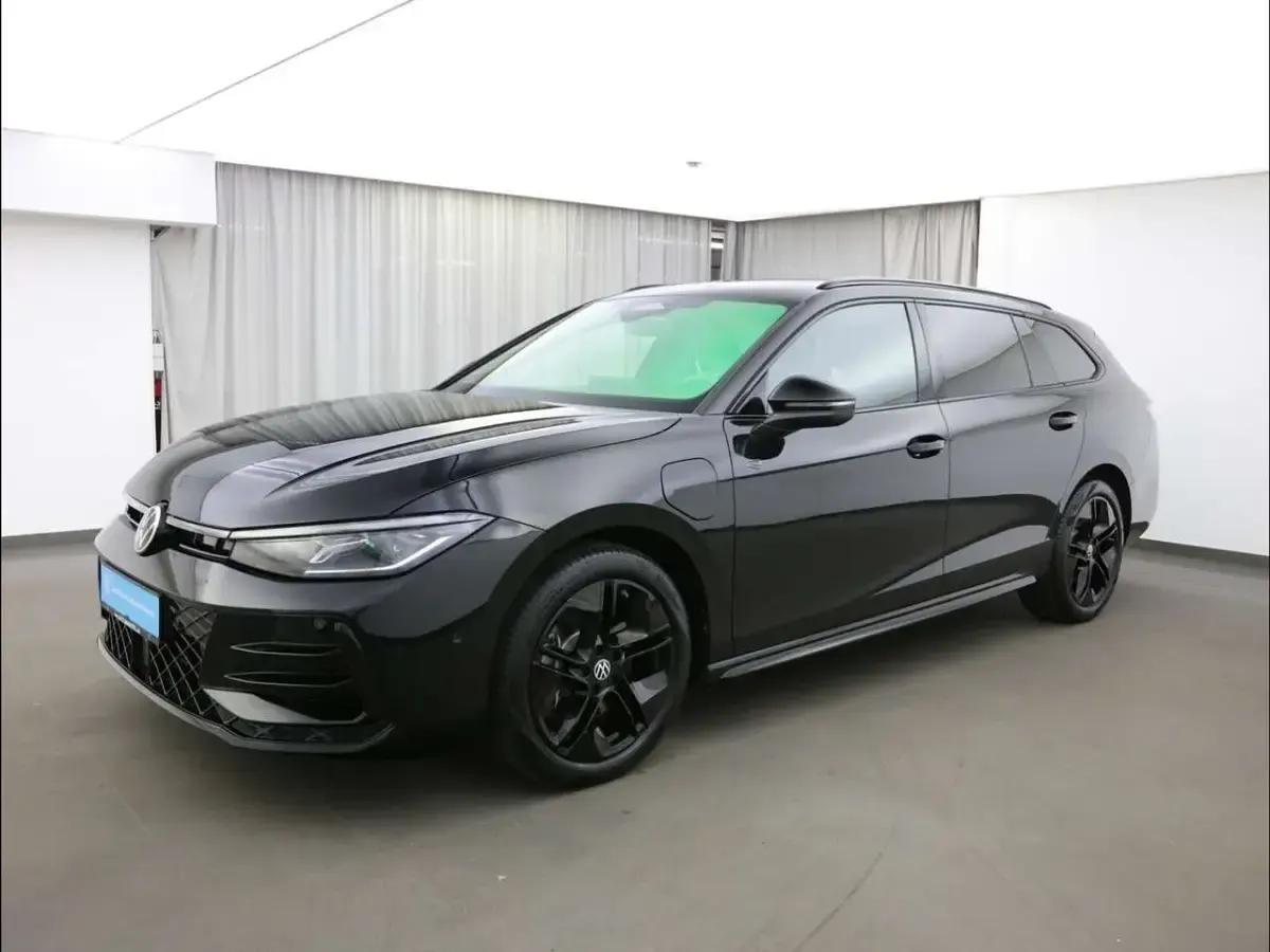 Gebraucht VW Passat Style 272 PS (200 kW) 2025 Grenadillschwarz Kombi