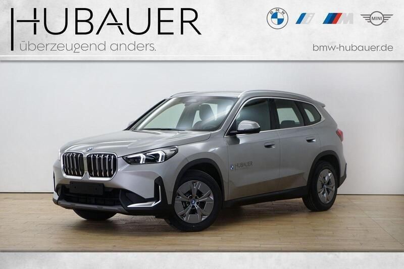 Spacesilber metallic Gebraucht 2023 BMW iX1 Performance SUV | 37.690 € (Superpreis) - Bild 1/4