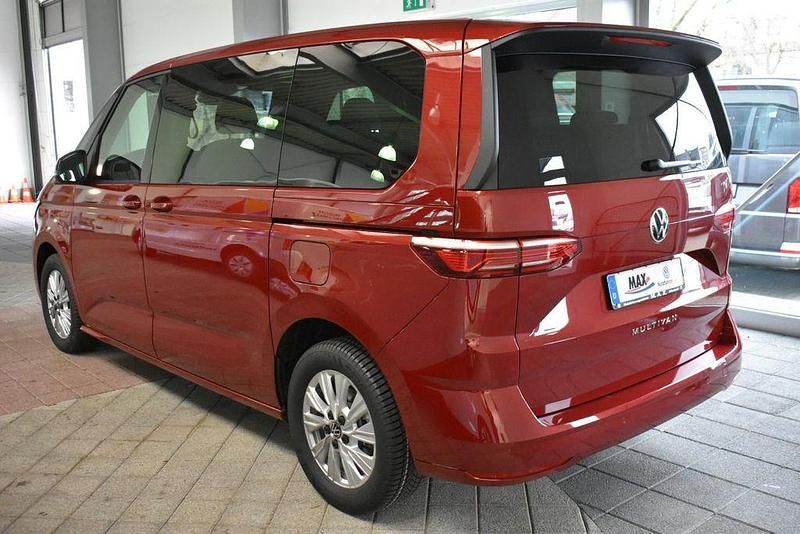 Gebraucht VW Multivan 136 PS (100 kW) 2025 Rot Van