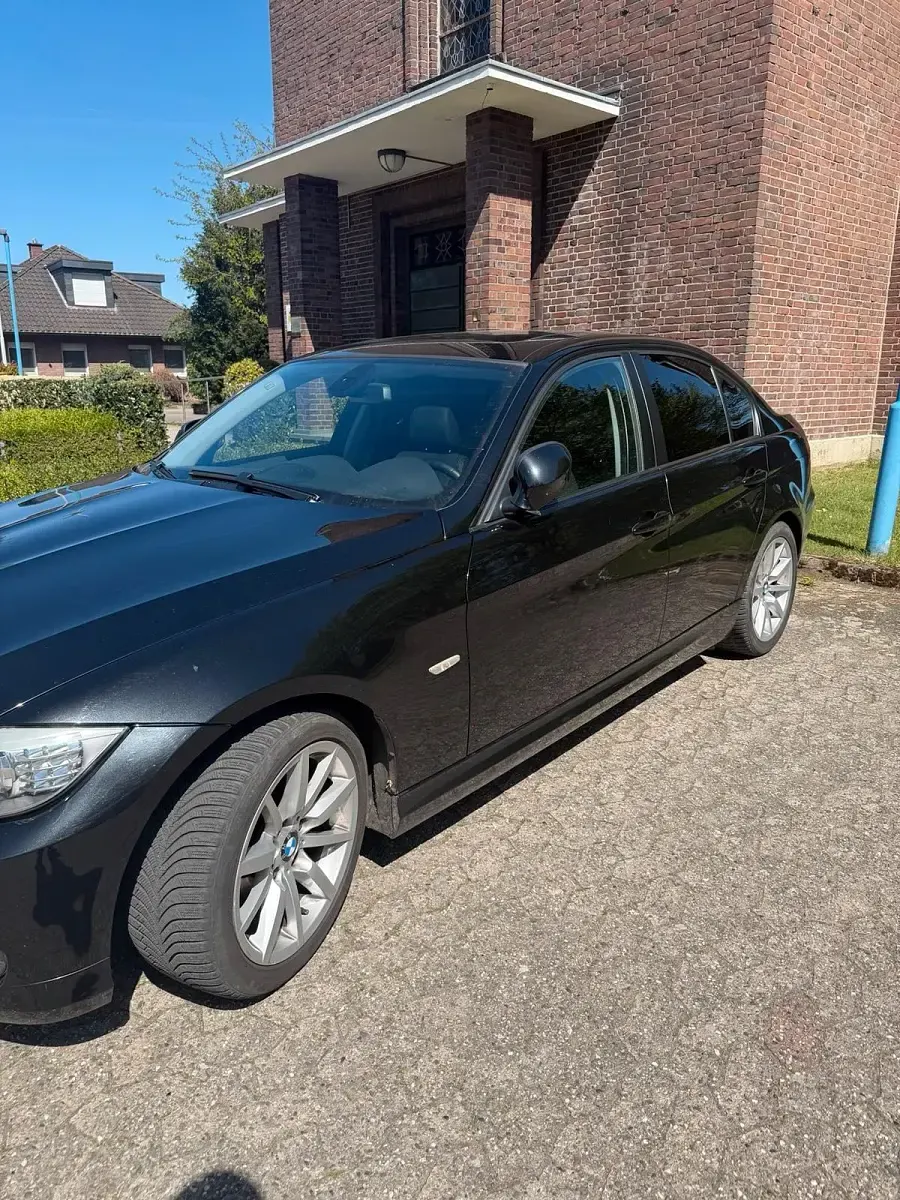 Gebraucht BMW 320 170 PS (125 kW) 2009 Schwarz Limousine