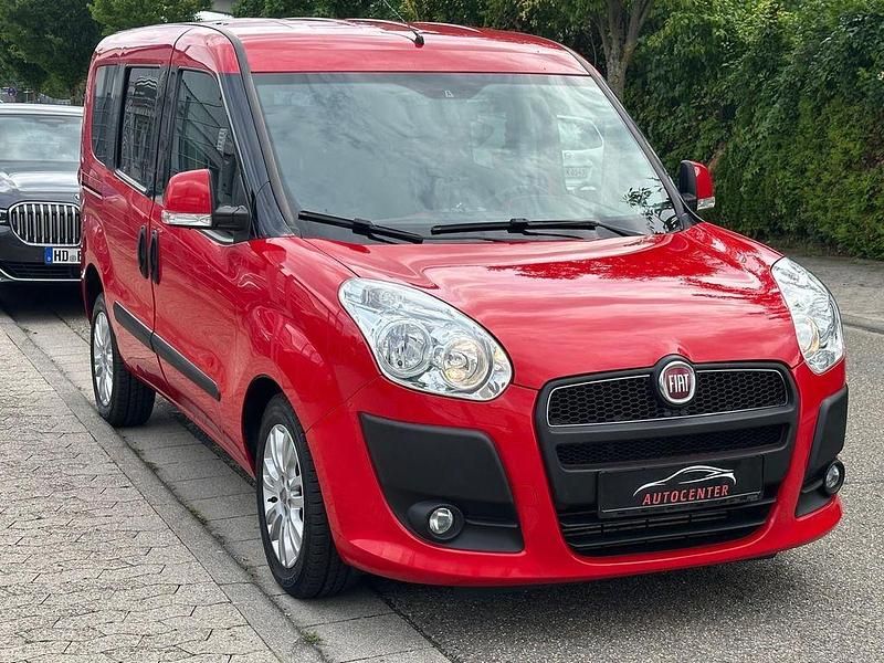 Gebraucht Fiat Doblò Emotion 90 PS (66 kW) 2011 Rot Van / Kleinbus