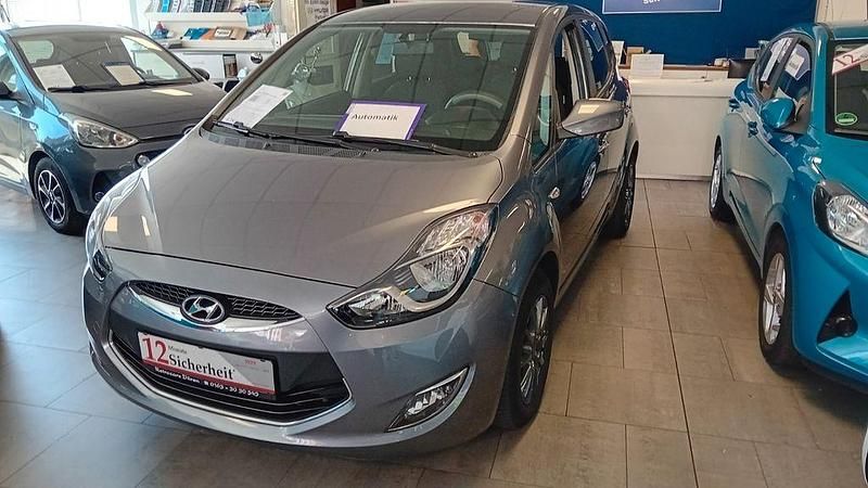 Grau Gebraucht 2011 Hyundai ix20 Comfort Van / Kleinbus | 8.750 € (Fairer Preis) - Bild 1/4