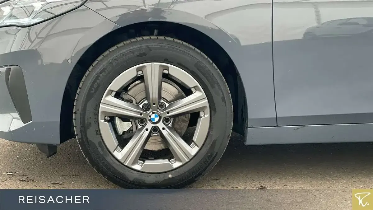 Gebraucht BMW 220 150 PS (110 kW) 2025 Sparkling kupfergrau metallic Van / Kleinbus