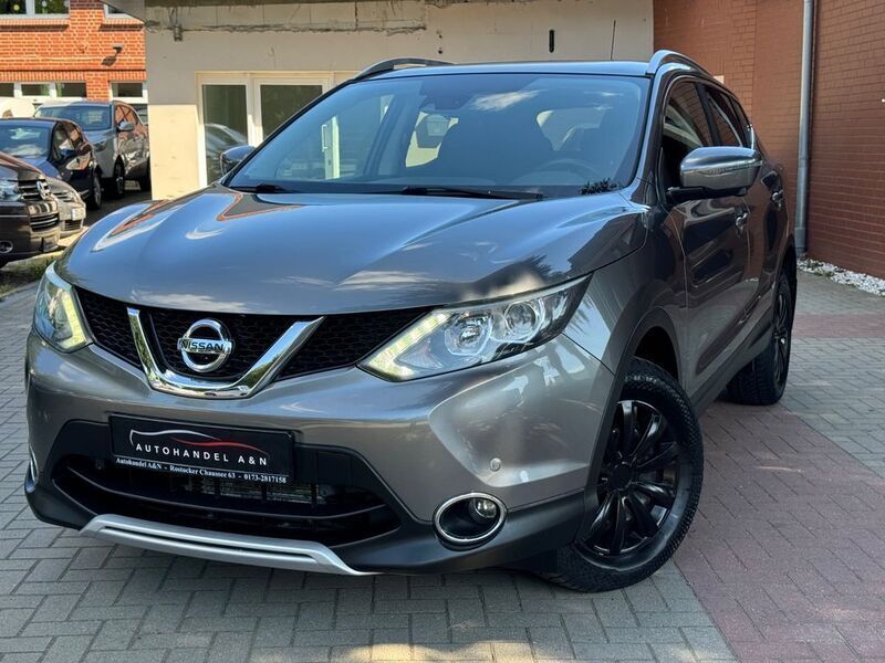 Grau Gebraucht 2015 Nissan Qashqai 360º SUV | 13.999 € (Etwas zu teuer) - Bild 1/4