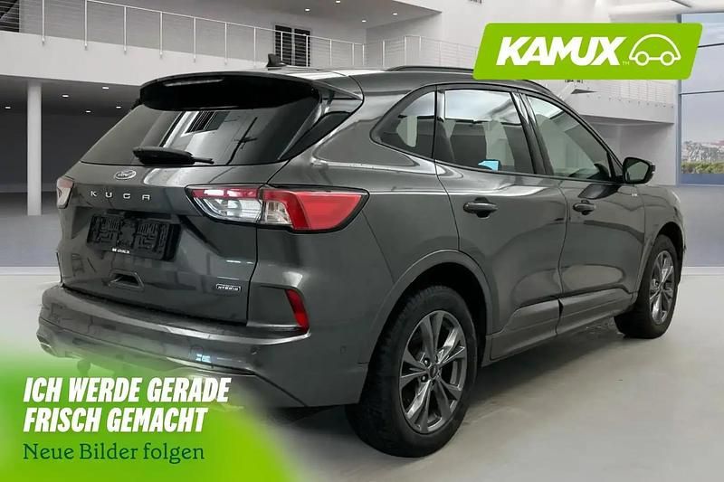 Gebraucht Ford Kuga 152 PS (111 kW) 2022 Silber / grau SUV