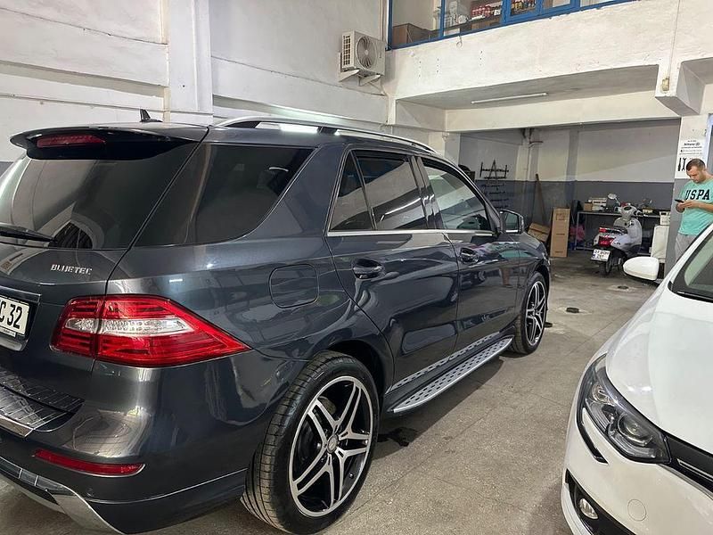 Gebraucht Mercedes ML350 258 PS (189 kW) 2012 Grün SUV