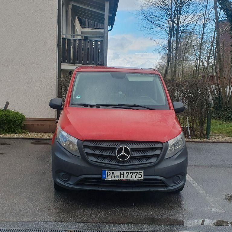 Rot Gebraucht 2016 Mercedes Vito Van / Kleinbus | 8.200 € (Guter Preis) - Bild 1/4
