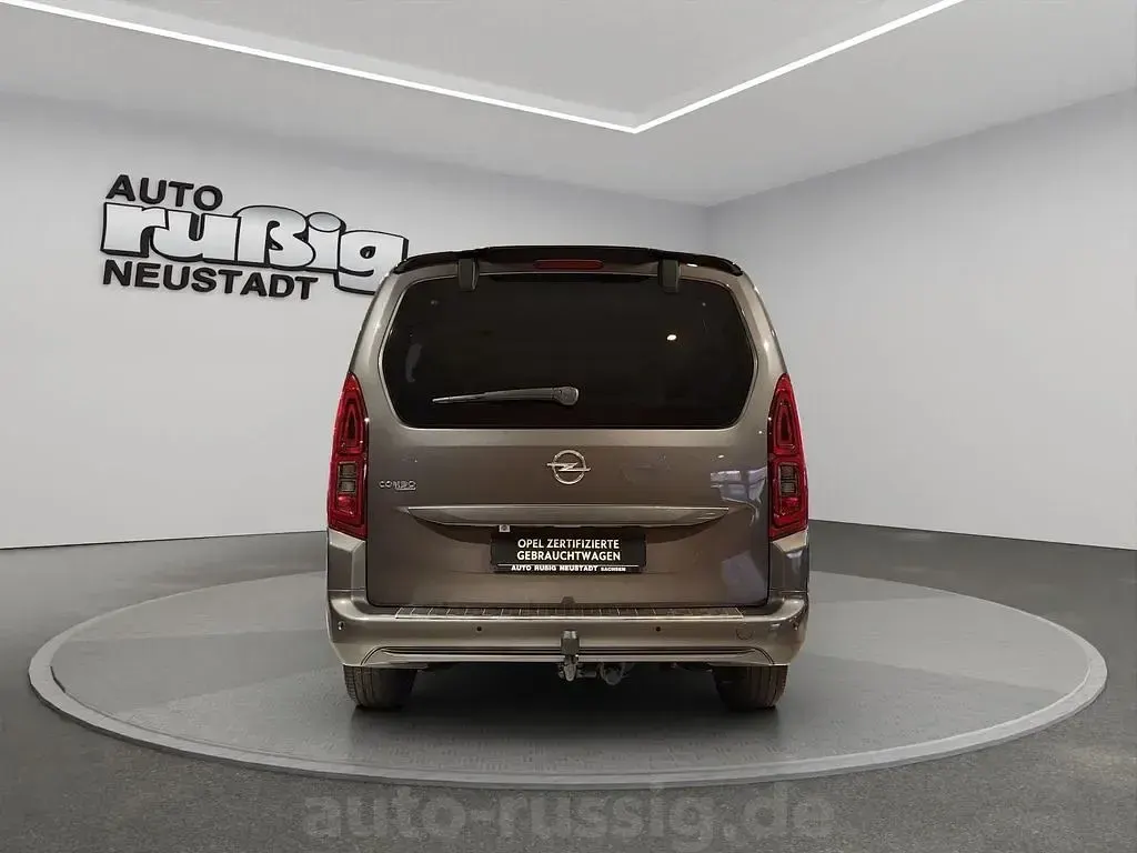 Gebraucht Opel Combo Life Ultimate 131 PS (96 kW) 2021 Mondstein grau/e:vulkan grau Van / Kleinbus