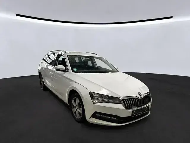 Gebraucht Skoda Superb Ambition 150 PS (110 kW) 2024 Moonweiss metallic Kombi