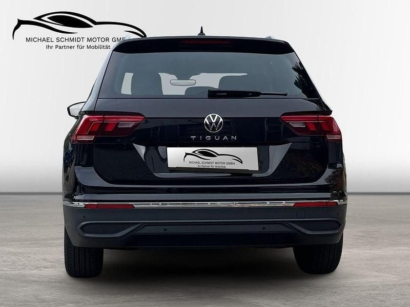 Gebraucht VW Tiguan Move 150 PS (110 kW) 2024 Schwarz SUV