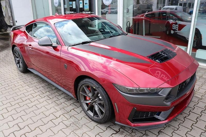 Neu Ford Mustang Dark Horse 454 PS (333 kW) 2026 Molten magenta metallic Coupé