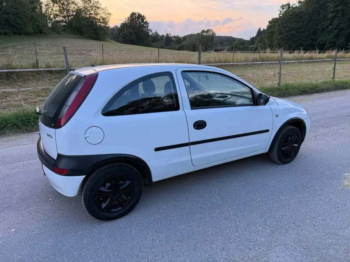Gebraucht Opel Corsa 58 PS (42 kW) 2002 Weiß Kleinwagen