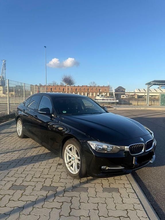 Gebraucht BMW 316 Sport Line 136 PS (100 kW) 2013 Schwarz Limousine
