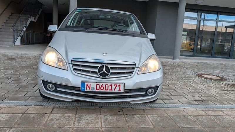 Gebraucht Mercedes A180 Elegance 109 PS (80 kW) 2009 Silber Van / Kleinbus