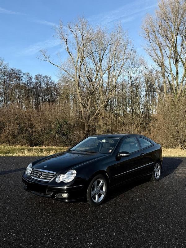Gebraucht Mercedes C160 122 PS (89 kW) 2006 Schwarz Coupé