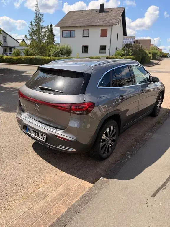 Gebraucht Mercedes EQA250 139 kW (190 PS) 2023 Grau SUV