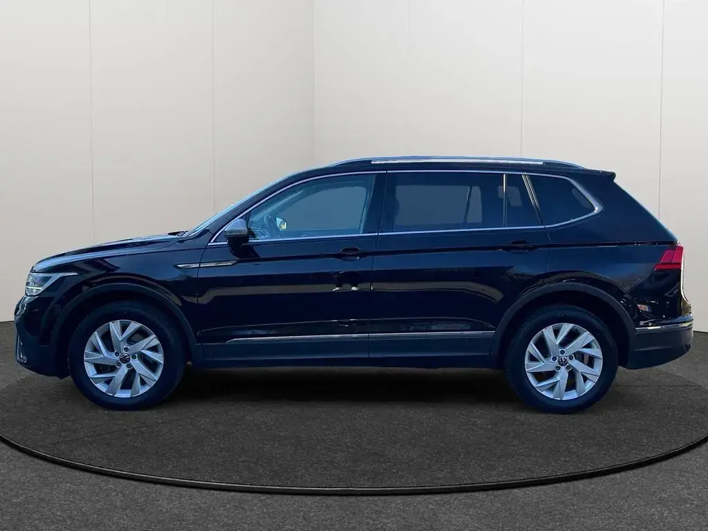 Second-hand VW Tiguan Allspace Life 200 CP (147 kW) 2022 Negru SUV