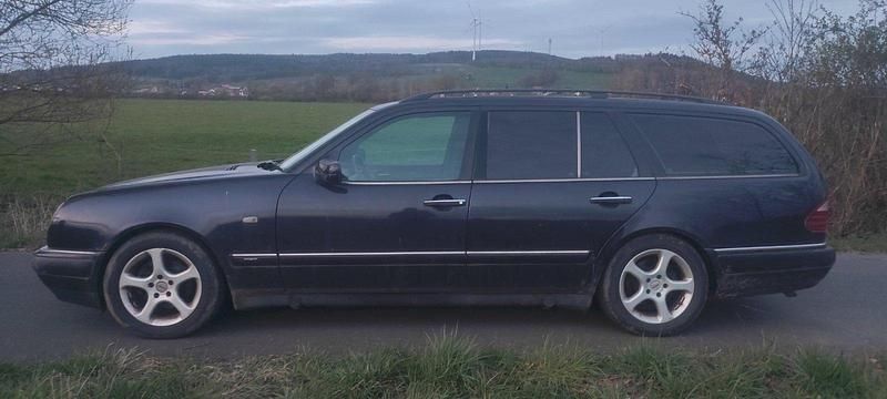 Gebraucht Mercedes E200 136 PS (100 kW) 1997 Violet Kombi
